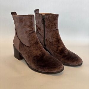 Anthropologie Latigo purple brown velvet zip up casual heeled ankle boots size 7